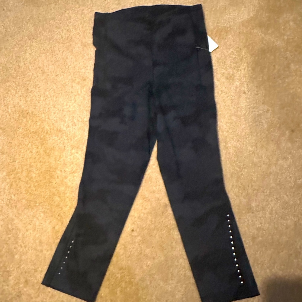 NWT Lululemon black Camo Yoga pants. Size 4